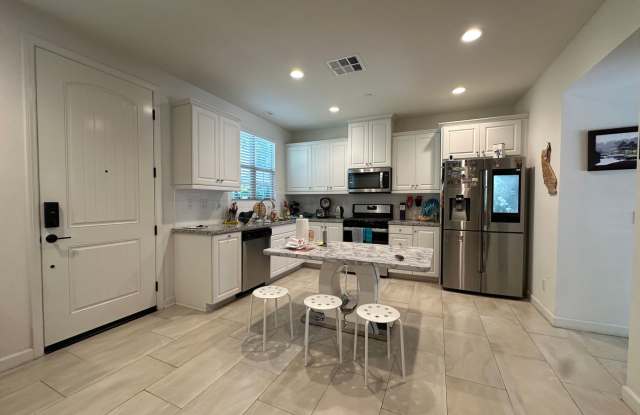 Room for Rent in Stanton-Prime Location photos photos