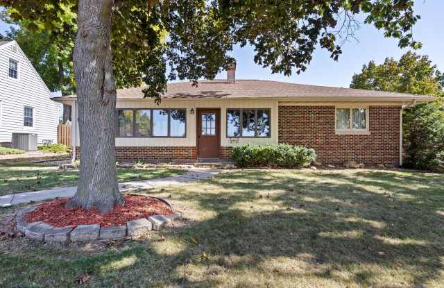 1405 Northview Dr - 1405 Northview Drive, Marion, IA 52302 1405 Northview Dr - 1405 Northview Drive, Marion, IA 52302