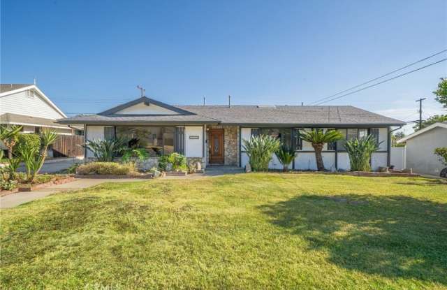 1032 E Buckboard photos photos