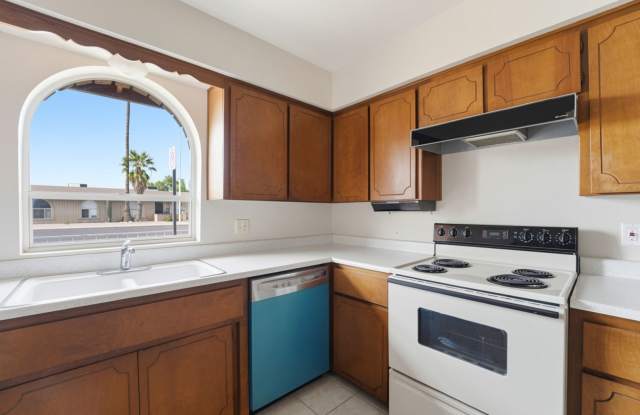 Charming rental home located on a quiet cul-de-sac in the heart of Mesa Gallery 3