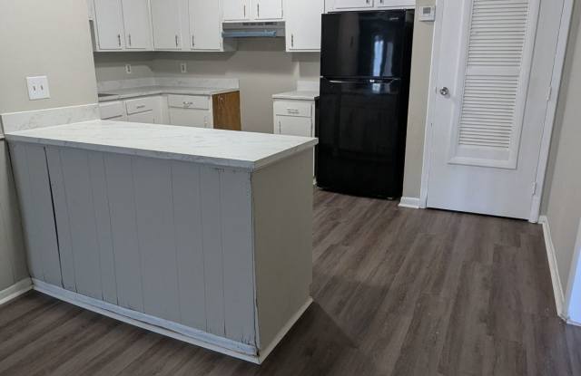 1077 Harold Drive - 1 Gallery 3