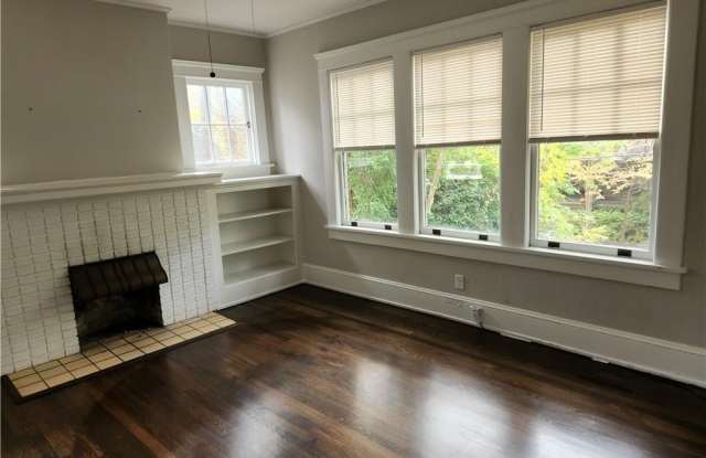 1024 Highland View NE Gallery 4