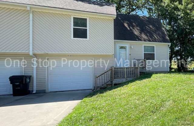 Charming 3-bedroom, 1-bathroom in Independence photos photos