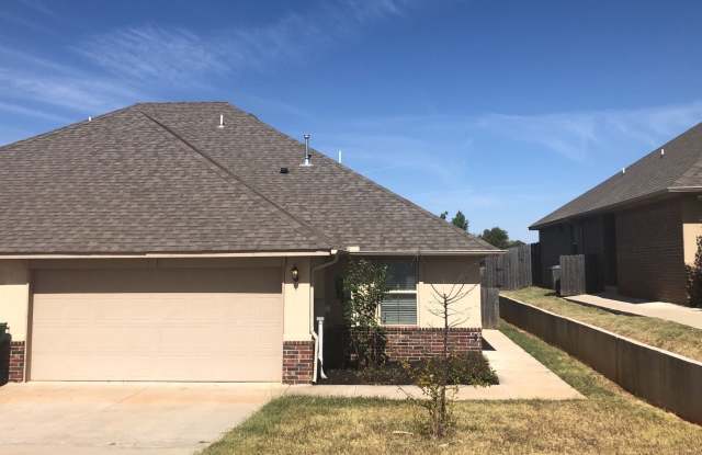 Luxury 3 Bedroom 2 Bathroom Duplex in Yukon Schools photos photos