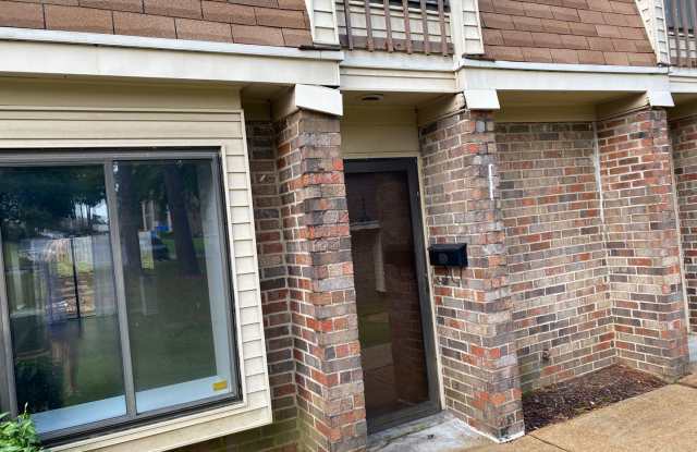 2 bd 1.5 bath in Germantown Fountain Square. One assigned parking space and neighborhood pool! Pets allowed with owner approval. Owner will manage. photos photos