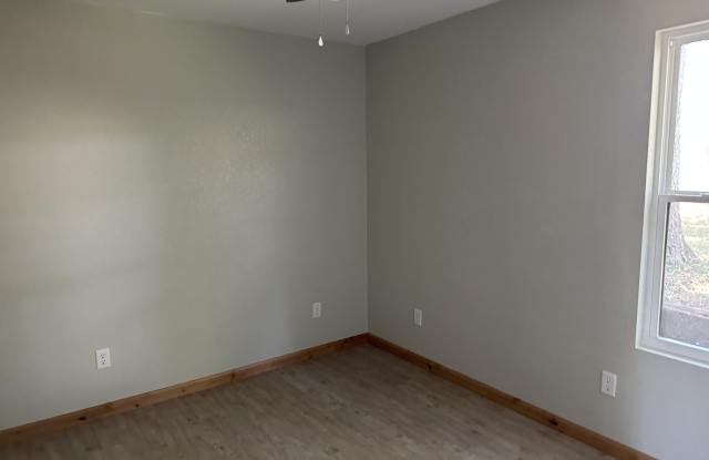 717 Benham Avenue Gallery 4