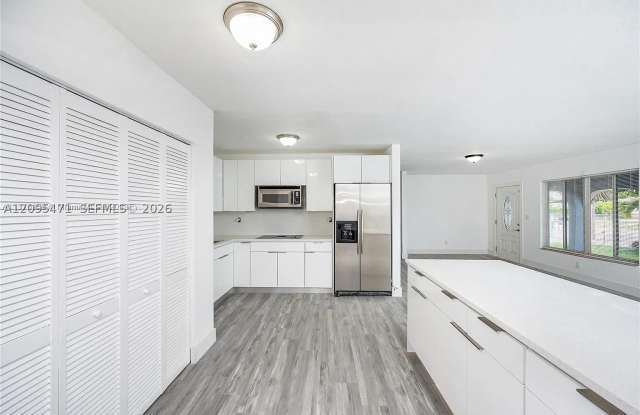 11950 SW 182nd Ter Gallery 3