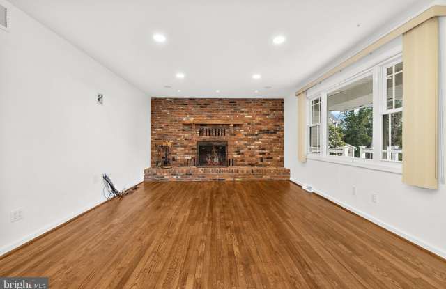 7718 SUITT Drive Gallery 4
