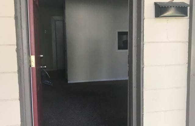 10567 Loyola Drive North Gallery 3