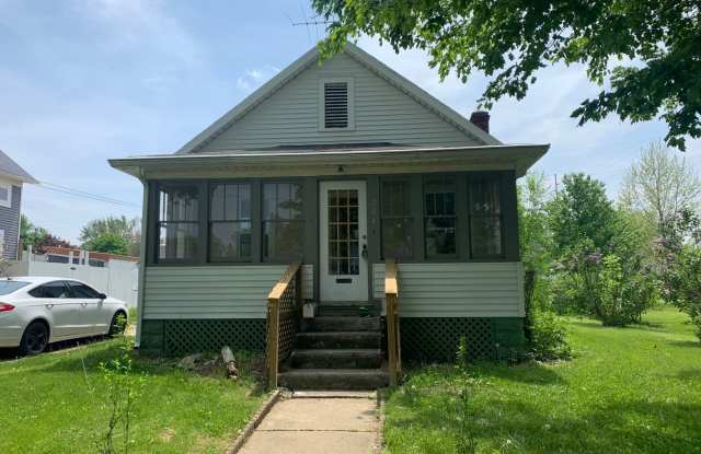 Charming 2 Bedroom, 1 Bathroom Ranch in Downtown Three Oaks photos photos