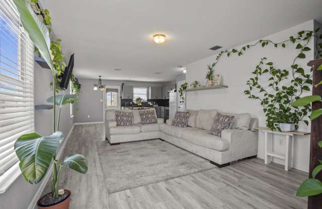 5923 Fox Cyn Gallery 4
