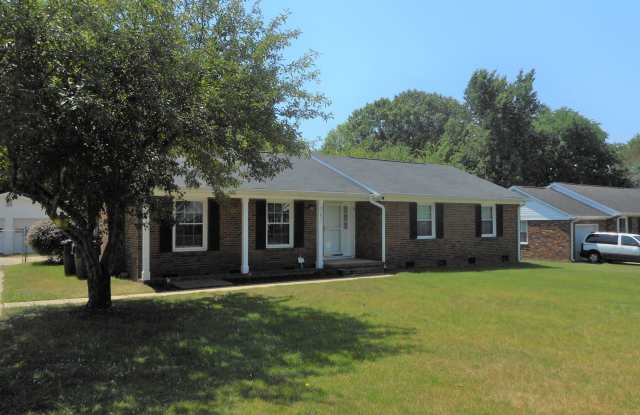 Lovely 3 Bedroom 2 Bath Brick Ranch - Completely Renovated Gallery 1
