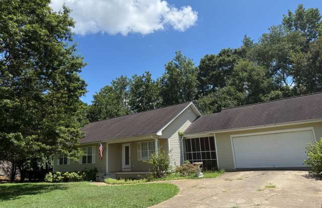 Spacious 3-Bedroom Home with Huge Daylight Basement in Commerce, GA photos photos
