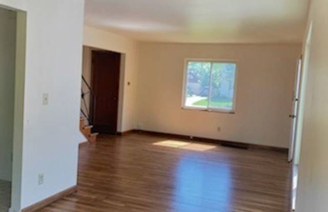 2 Bedroom Duplex For Rent! Gallery 3