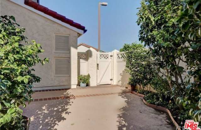 4001 COOGAN Circle Gallery 3