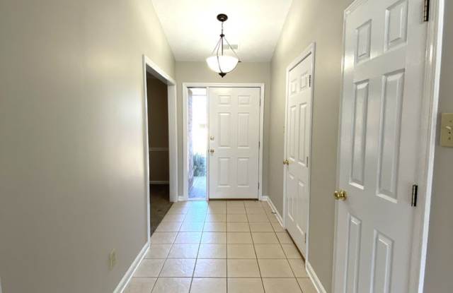 SHORT TERM RENTAL 5-6 months  Ranch home in Hamburg area, easy access to Hamburg & interstate    20261001 Gallery 4