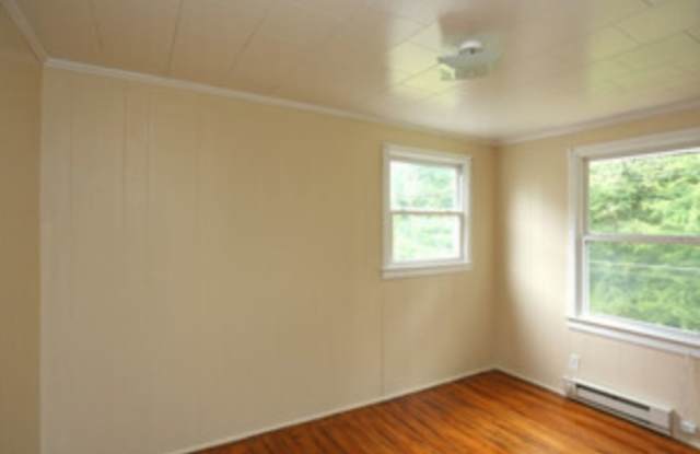 NEW MANAGEMENT! Villas at Park Terrace Charming 3 Bed 1 Bath Near Downtown and WSSU Gallery 4