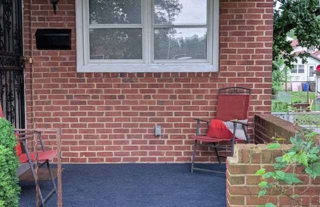 3 bed 1.5 bath Updated Charming Brick Duplex, Ideal for Medical Professionals & Commuters Gallery 3
