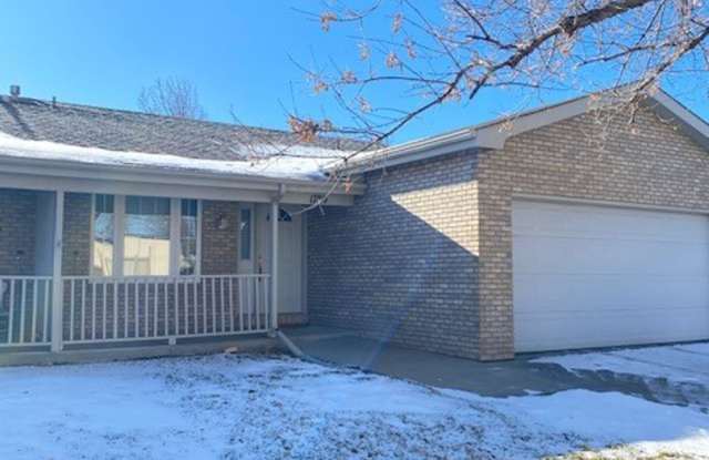 Beautifully Maintained 2 Bed, 2 Bath Ranch Style Townhome with 2 Car Garage in East Loveland photos photos Beautifully Maintained 2 Bed, 2 Bath Ranch Style Townhome with 2 Car Garage in East Loveland photos photos