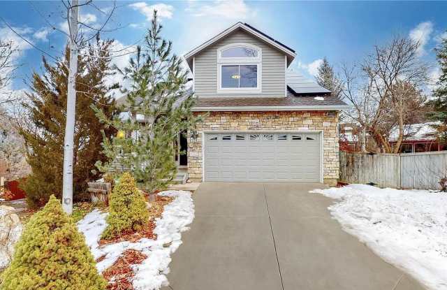Stunning 5Bed 3.5Bath Modern Home on Spacious Lot in Quiet Boulder Cul-de-Sac Gallery 3