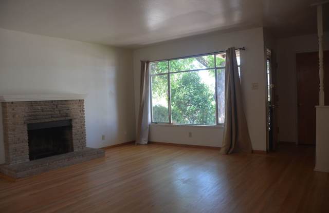 Spacious newly updated Pittsburg 3/1.5 home Gallery 4