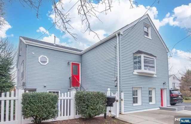 60 Garibaldi Avenue 2 photos photos