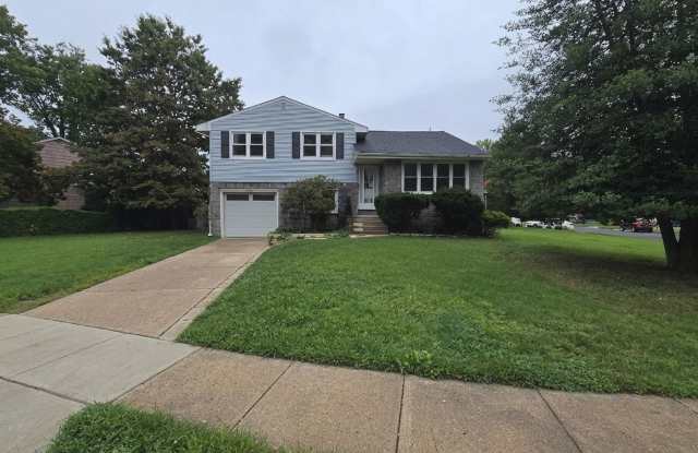 Welcome to this Freshly Painted 3 bedroom 1.5 Bath home! Gallery 3