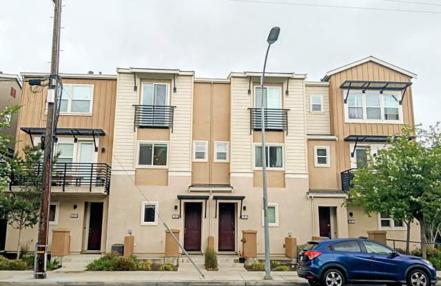 Beautiful 2bd/2.5ba Luxurious Town-home w/Attached Garage  Includes an EV Charger! - 722 North 10th Street, San Jose, CA 95112