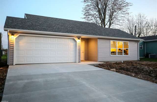 Biggs GC Homes - 742 A St SW, Linton, IN 47441