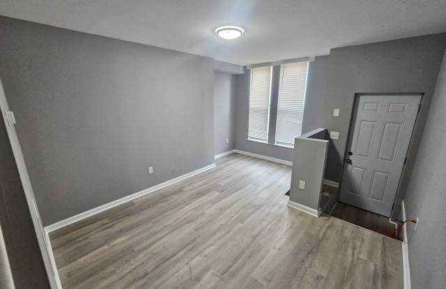 3 Bedroom Townhome in Pigtwon Gallery 3