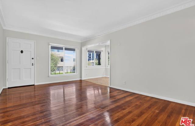 184 N Clark Dr Gallery 4