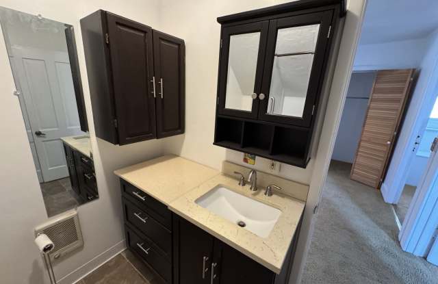 700 South Water Street Apt #4 Gallery 3