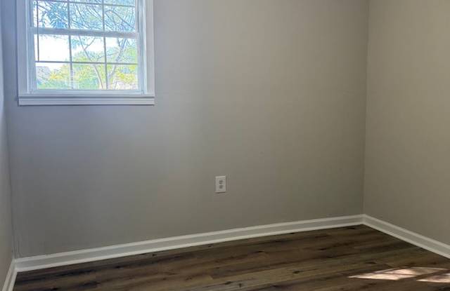 Welcome to this cozy, well-maintained single-family home located in a quiet Jackson neighborhood. Gallery 4
