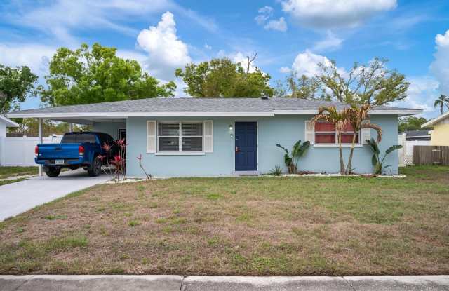 BEAUTIFULLY MAINTAINED 2 BEDROOM, 1 BATHROOM HOME WITH A LARGE FENCED IN BACK YARD LOCATED IN THE HEART OF SARASOTA! photos photos