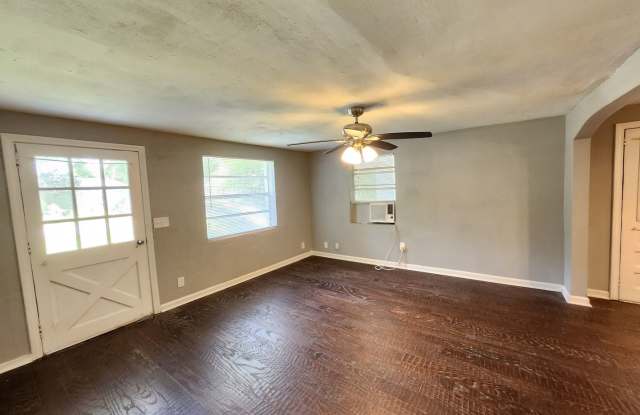 114 Myrtlewood Drive Pensacola, FL 32503 Ask us how you can rent this home without paying a security deposit through Rhino! Gallery 3