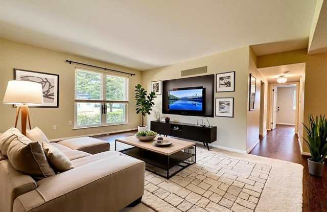 10379 Forest Brook Lane Gallery 3