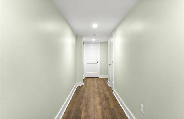 1000 N Station Gallery 4