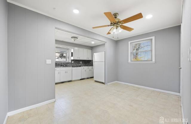 48 Buchanan Avenue Gallery 4