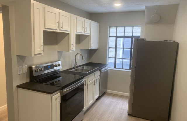 1466 Forest Street - A photos photos