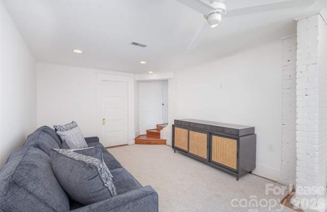 320 E Worthington Avenue Gallery 4