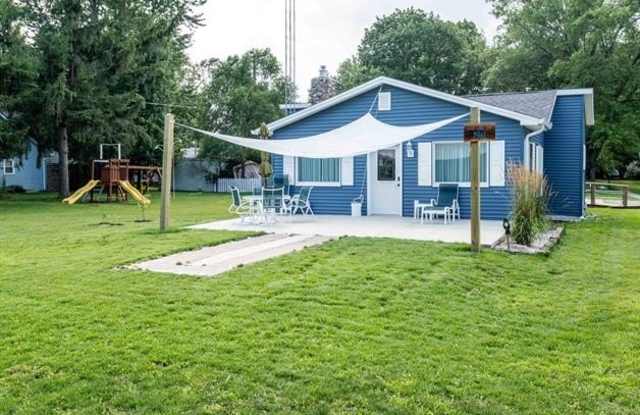 7961 LAKESHORE Road Gallery 2
