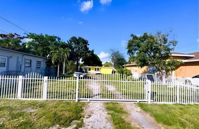 5605 Polk St photos photos