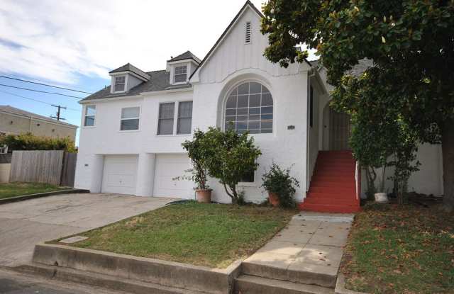 Beautiful and Charming 3 Bedroom 2 Bath Home in Vallejo with Views! Gallery 3