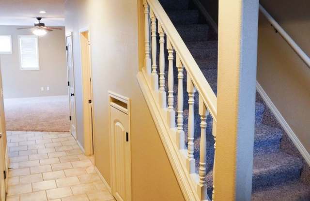 3-Bed Duplex w Garage + Fenced Patio Gallery 2