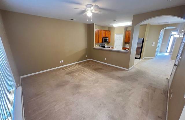 **Spacious 3-Bedroom Townhome in Berkeley Commons** Gallery 3