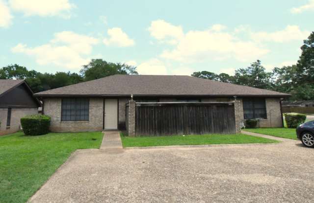 2 Bedroom 2 Bathroom Duplex in Whitehouse photos photos