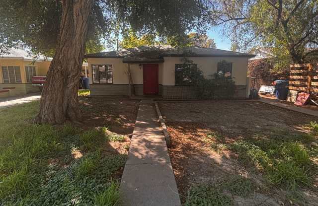 Spacious 3 Bed / 2 Bath Tempe Home – Available Mid-October! photos photos
