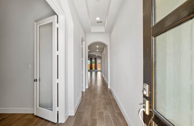 9437 Iron Keeper Gallery 3
