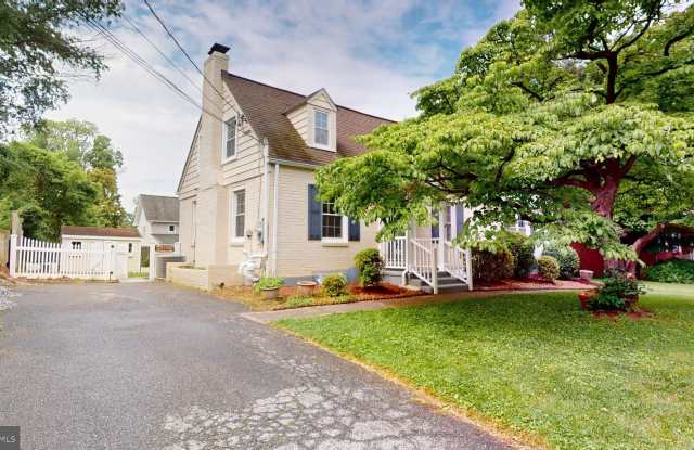 2116 LINDEN LANE photos photos