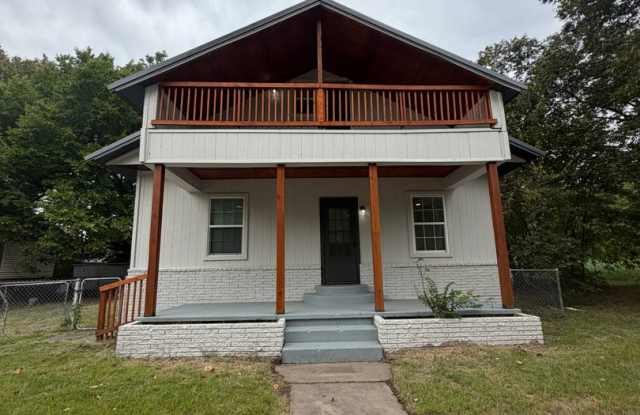 Updated 3-bedroom, 2-bath rental in Muskogee situated on a spacious 0.28-acre lot. photos photos Updated 3-bedroom, 2-bath rental in Muskogee situated on a spacious 0.28-acre lot. photos photos
